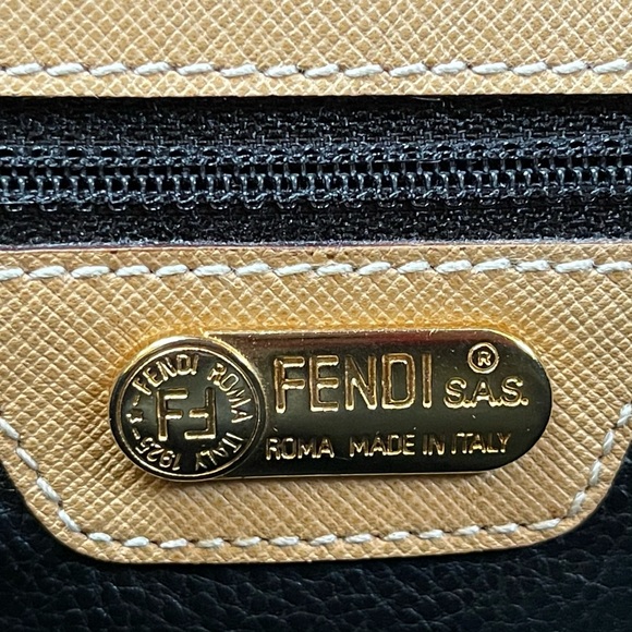 🌈 Amazing Vintage Fendi crossbody bag - Picture 12 of 16